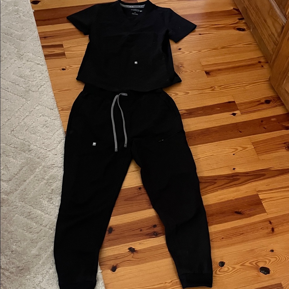 Women’s scrubs